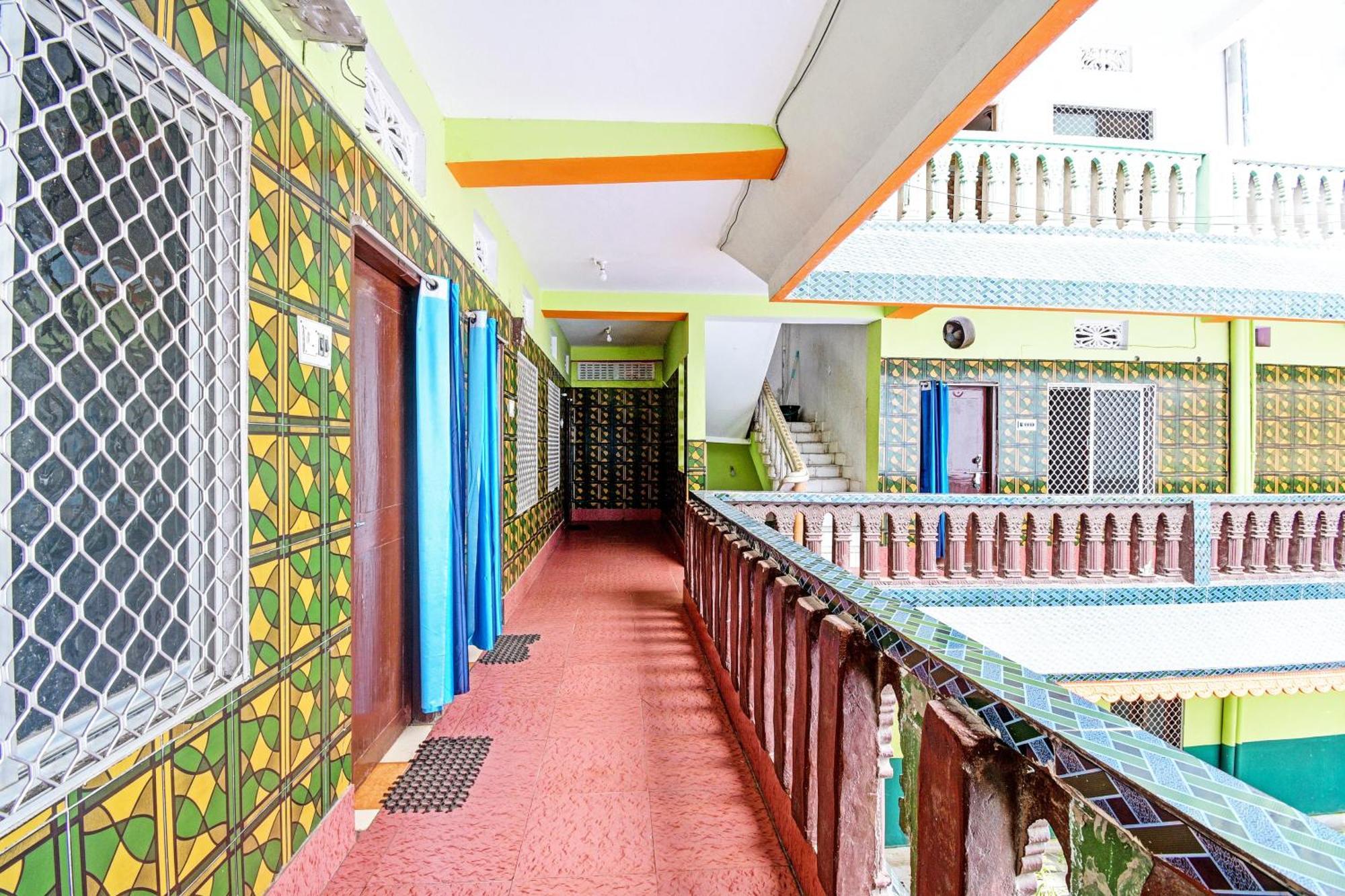 Hotel O Sri Ram Guest House Пури Екстериор снимка